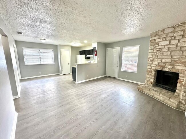 Building Photo - 9808 Roxanna Dr