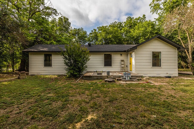 Building Photo - 207 Joel Hooper Dr