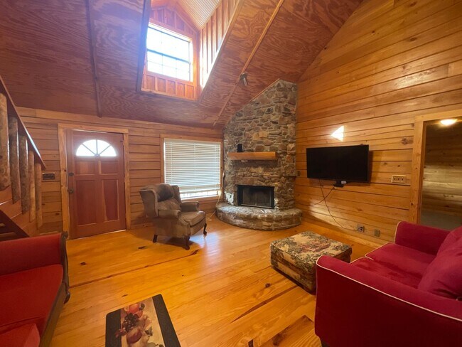 Building Photo - Gorgeous 2 Bedroom, 2 1/2 Bath Home in Sun...