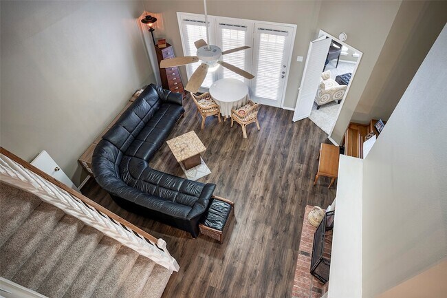 Foto del edificio - 12660 Hillcrest Rd