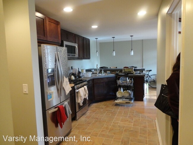 Building Photo - 2 br, 1 bath Apartment - 1015 W. Huron 101...