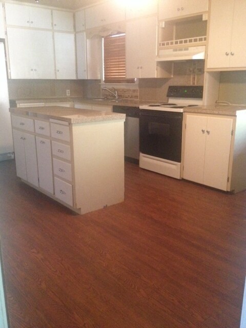 Foto del edificio - CLASSIC HOME CORNER LOT HARDWOOD FLOORS