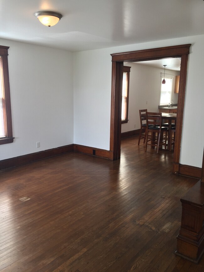 Sala de estar / Entrada - 56 Genesee St