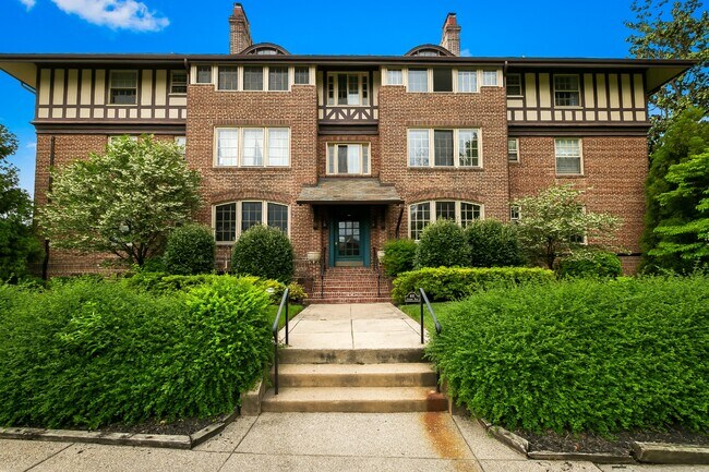 Building Photo - 610 Somerset Rd