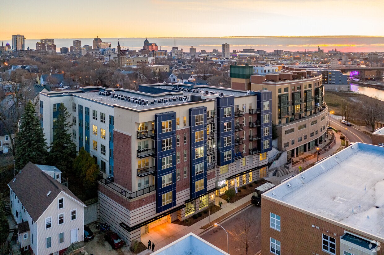 1910 on Water Apartments Milwaukee, WI