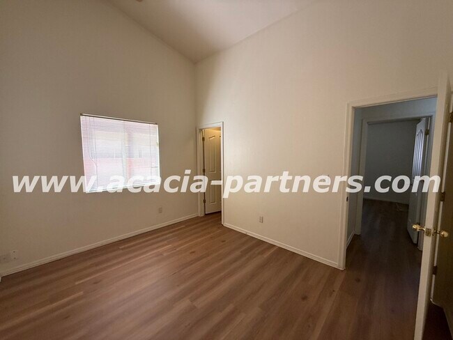 Foto del edificio - Four Bedroom in Rita Ranch