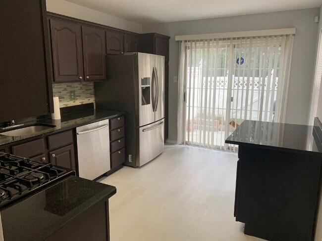 Foto del edificio - 402 Harvest Ln