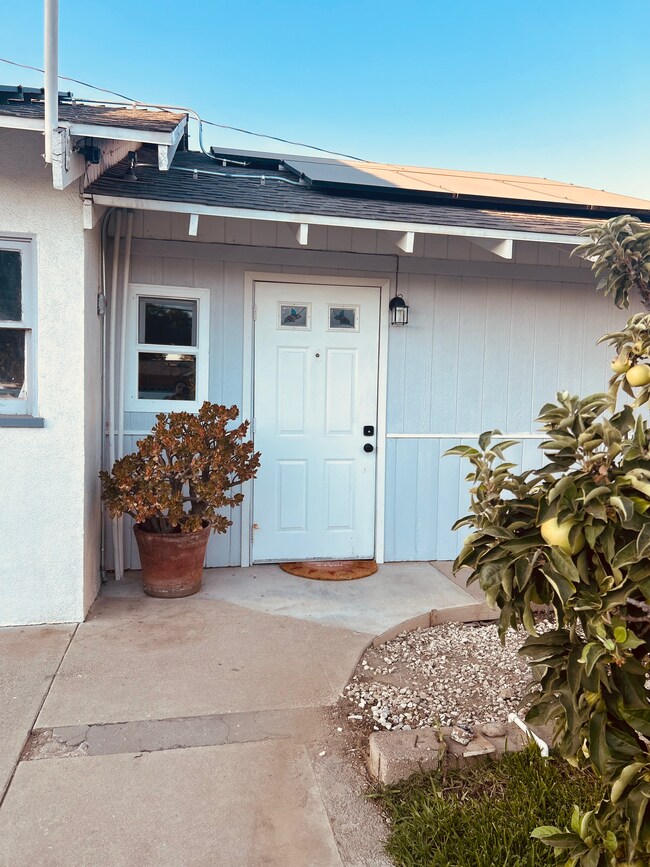 Foto del edificio - 665 N San Antonio Ave