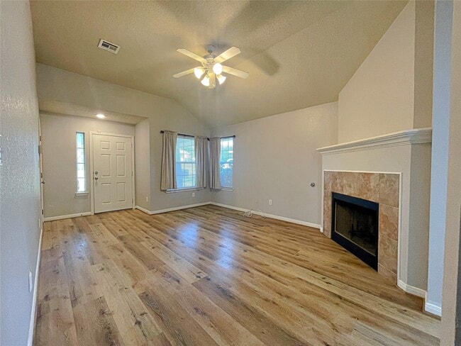 Building Photo - 305 Duprie Dr