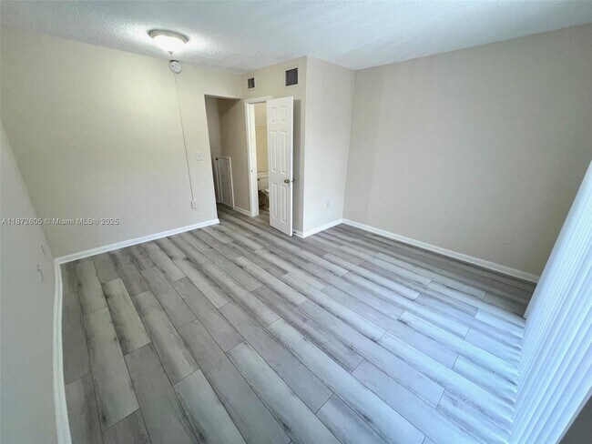 Foto del edificio - 7626 NE 6th Ct