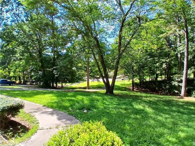Building Photo - 3004 Dogwood Ln