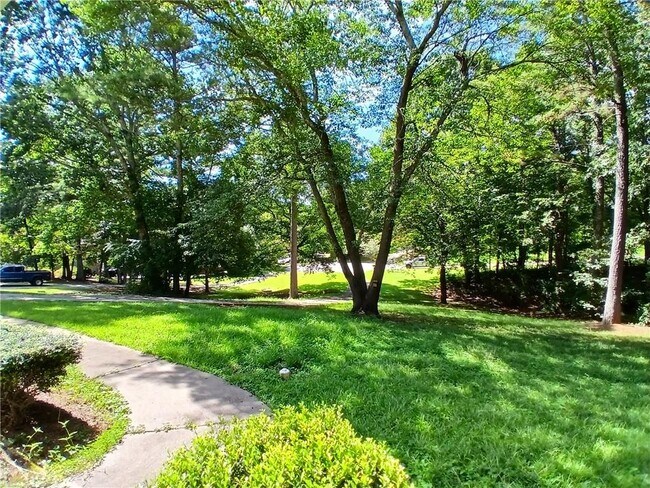 Foto del edificio - 3004 Dogwood Ln