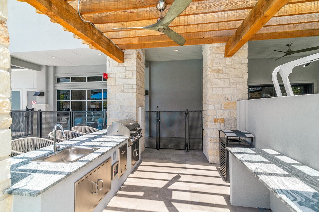 Building Photo - 28325 Birnham Woods Dr