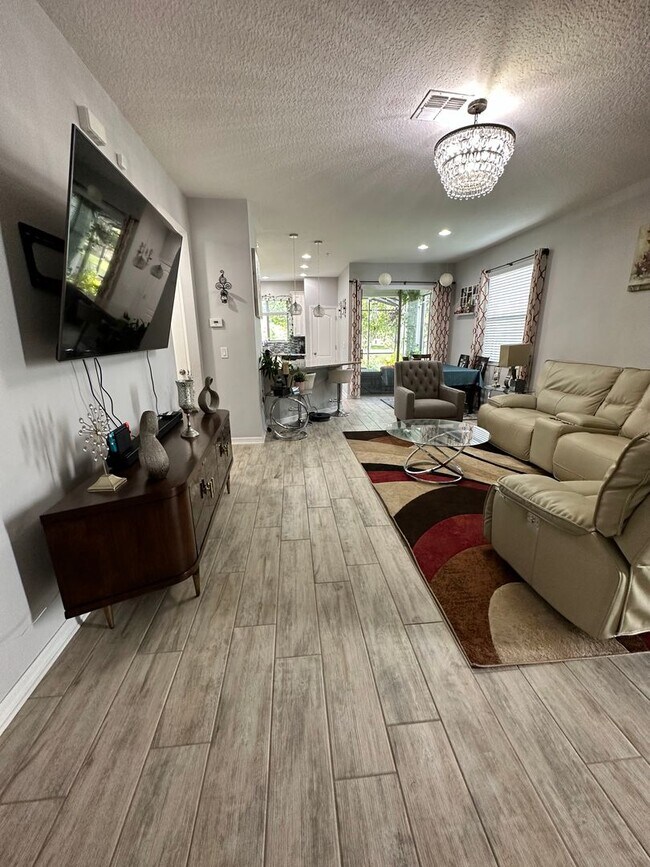 Foto del edificio - Lease this 3BR End-Unit Townhome in Gated Community with Water View!