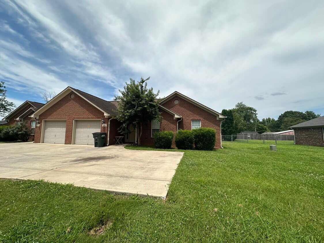 Primary Photo - 5560 Old Railroad Bed Rd