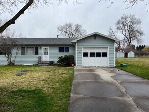 Building Photo - 2823-2825 Shan Dr