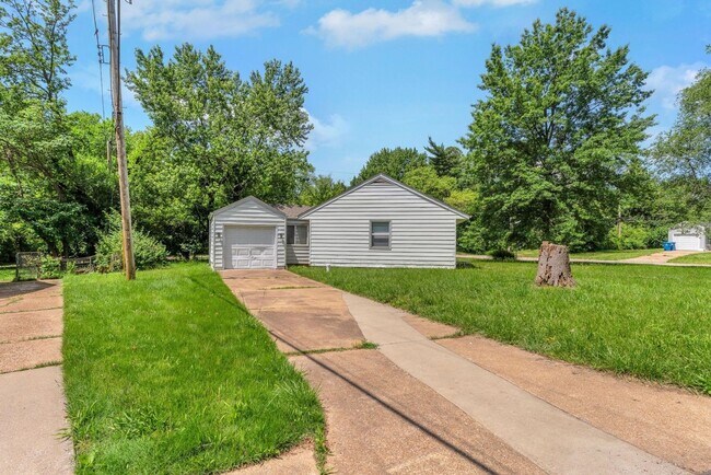 Foto del edificio - Charming 3BR House in Saint Louis