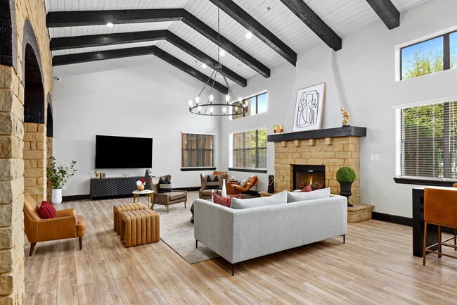 Building Photo - Bella Madera