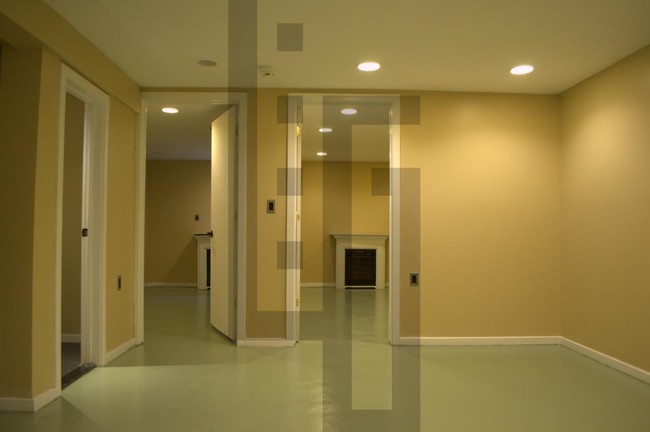 Building Photo - 111 Weirfield St