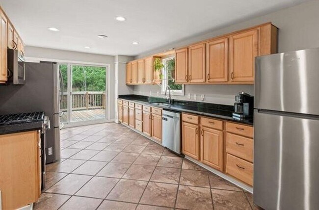 Foto del edificio - MULTI-LEVEL CONTEMPORARY HOME NEAR THE SALUDA RIVER