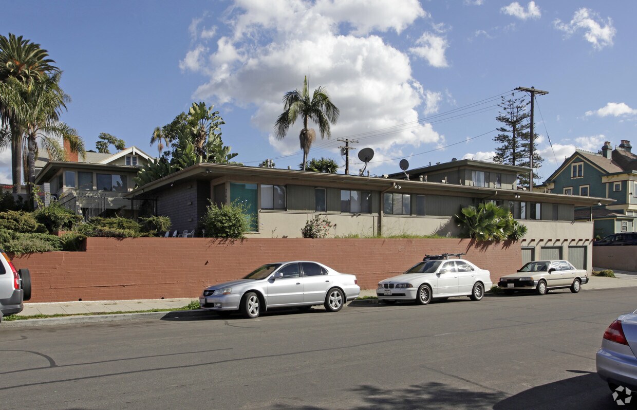 Primary Photo - Gardenview Apartments