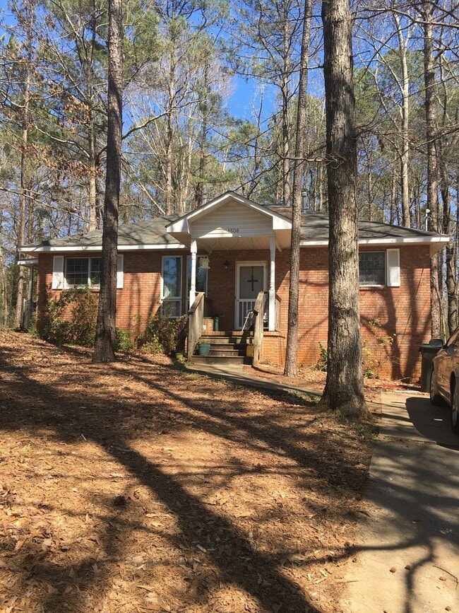 Building Photo - 1508 Millbranch Dr