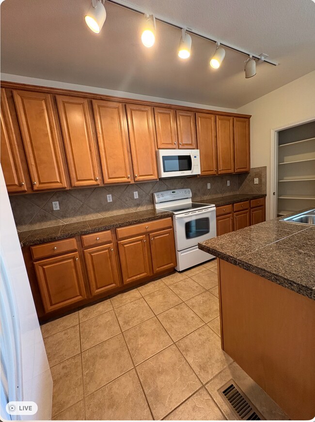 Cocina - 8490 Canyon Rim Trl