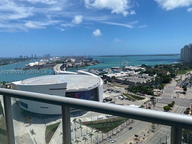 Foto del edificio - 888 Biscayne Blvd