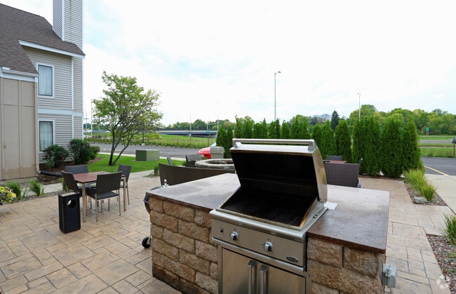 Patio Grill - The Glen Luxury Townhomes