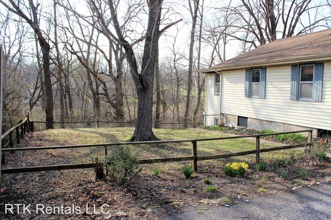 Building Photo - 3 br, 1 bath House - 215 Willow Way