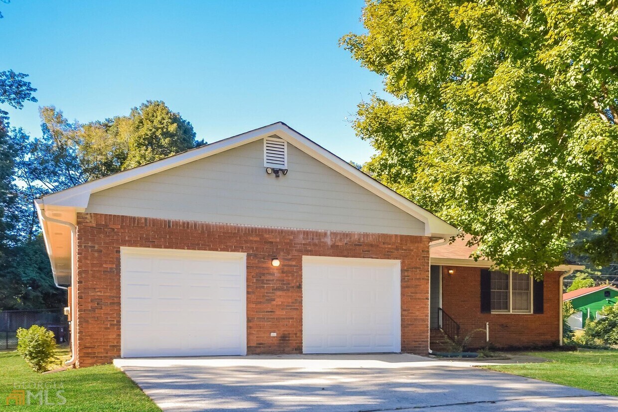 Primary Photo - 1655 Holborn Ct