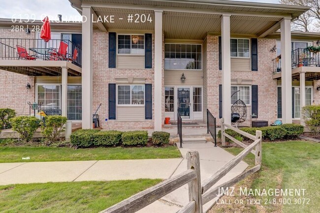 Building Photo - Wonderful West Bloomfield Condo