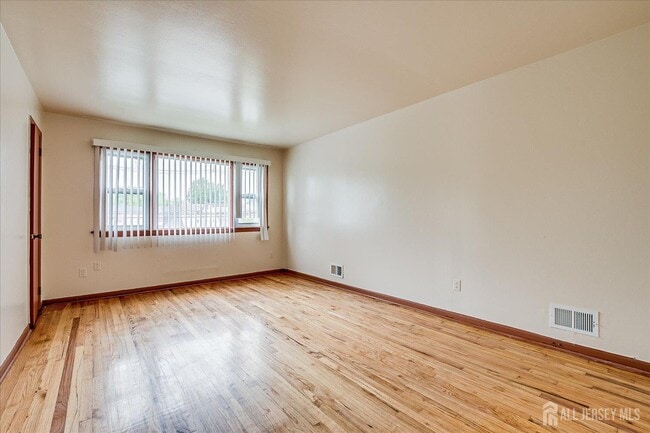 Building Photo - 504 Chandler Ave