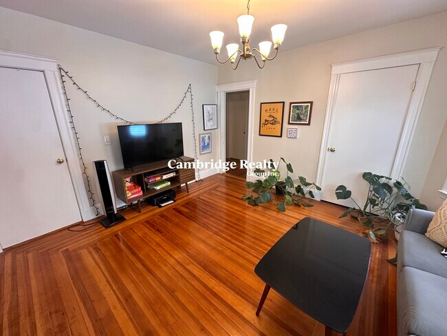 Building Photo - 24-26 Burnham St. Unit 2T