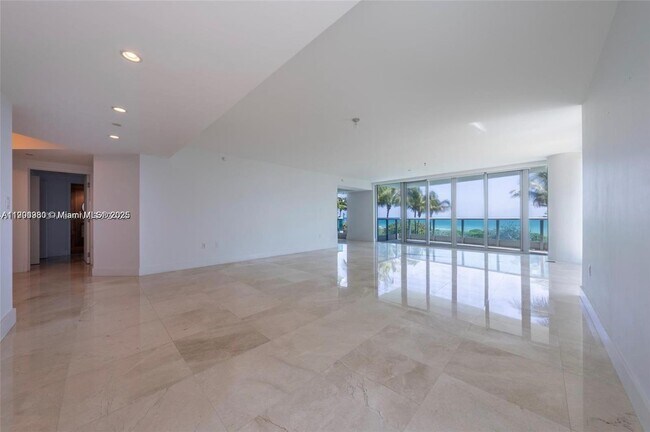 Foto del edificio - 9401 Collins Ave