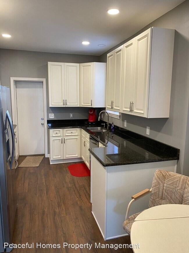 Building Photo - 4 br, 1 bath House - 549 W Vine St