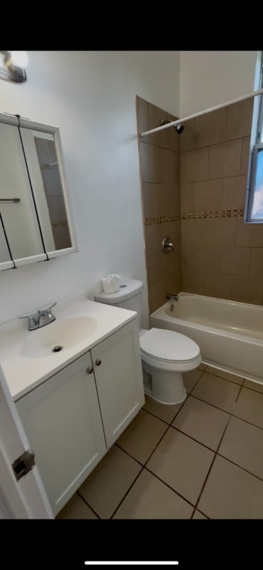 Building Photo - 1325 S Sawyer Ave