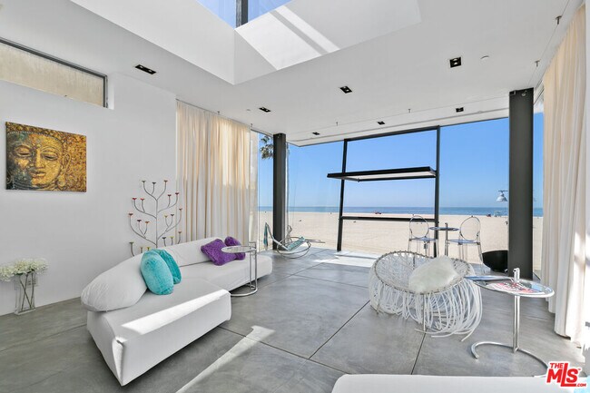 Building Photo - 419 Ocean Front Walk