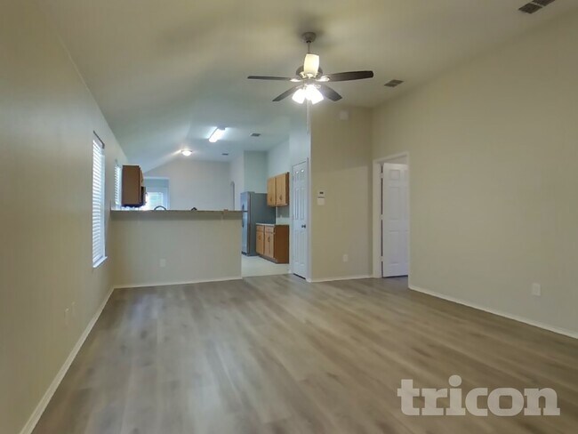 Foto del edificio - 3044 Spotted Owl Dr