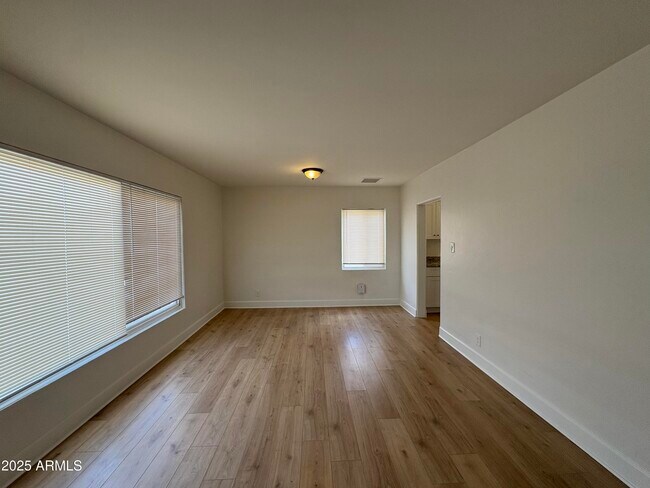 Foto del edificio - 645 E 1st Ave