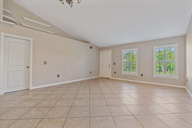 Building Photo - Beautiful Annual 4 bed/2 bath house availa...