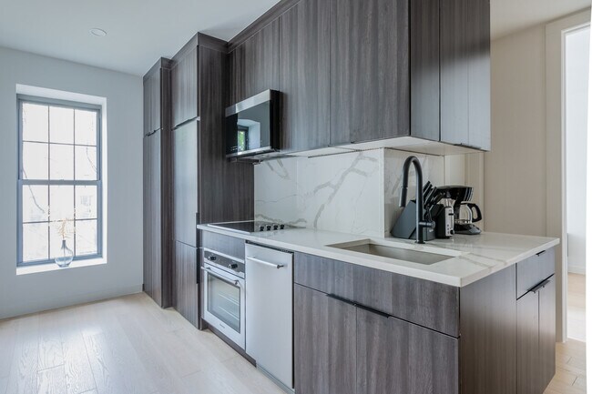 Foto del edificio - 131 Greenpoint Ave