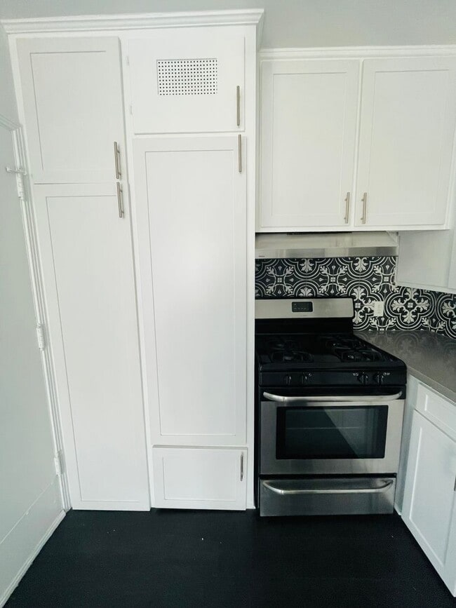 Interior Photo - Lomelk Bungalows LLC