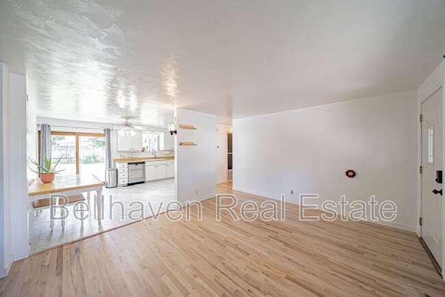Building Photo - 618 Davidson Dr
