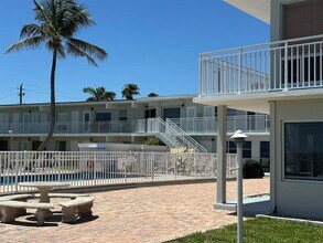 Building Photo - 2508 Bay Dr