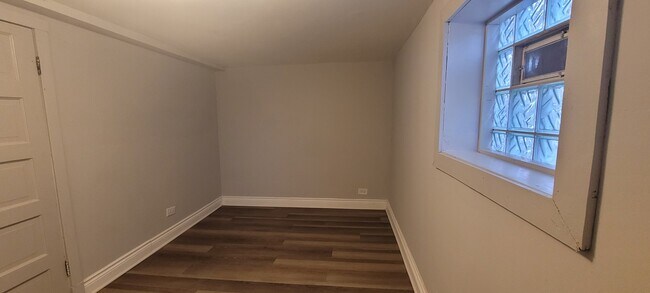 Foto del edificio - 8429 S Marquette Ave