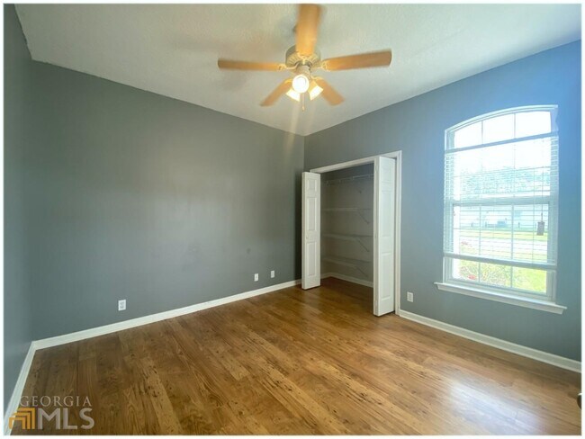 Building Photo - 104 Carrington Way