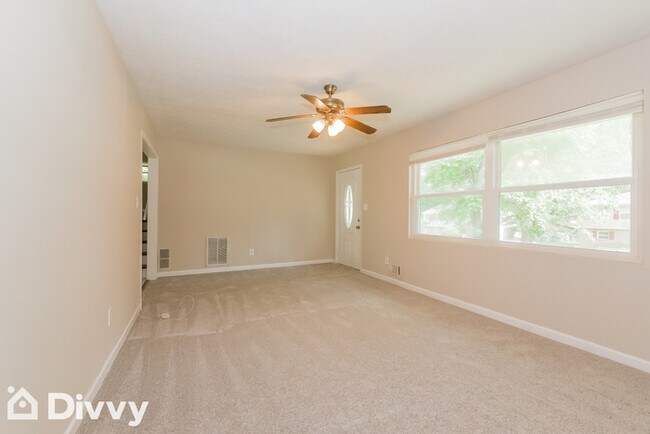 Building Photo - 1028 Pinecrest Drive