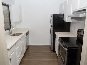 Building Photo - 1930 Mission St