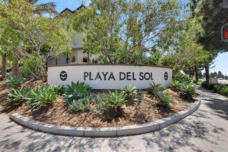 Building Photo - 1320 Calle Sandcliff